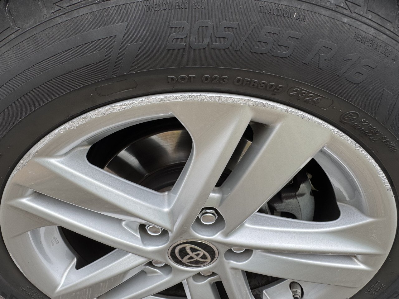 Toyota 16 inch lichtmetalen velgen + Zomerbanden