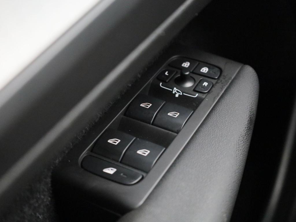 Volvo XC40 1.5 t5 recharge inscription expression | automaat | apple carpla