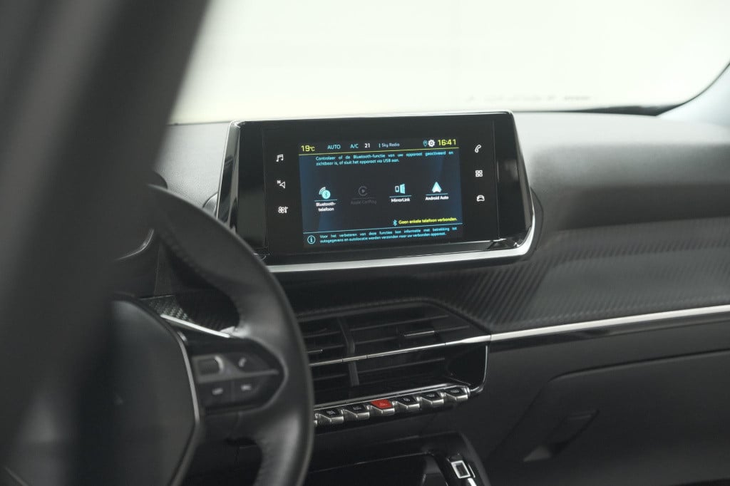Peugeot E-2008 ev gt 50 kwh | 3 fase laadfunctie | camera | navigatie | par
