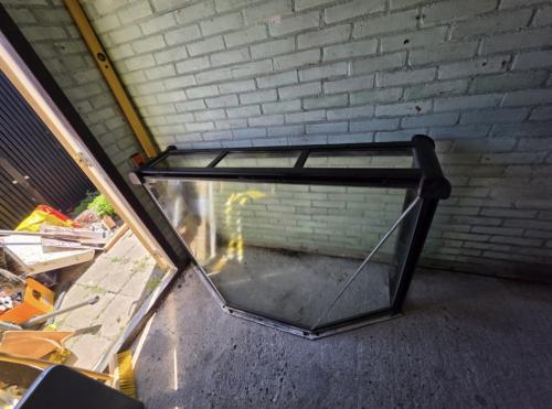 Zware deurluifel / voordak met glas (design model)