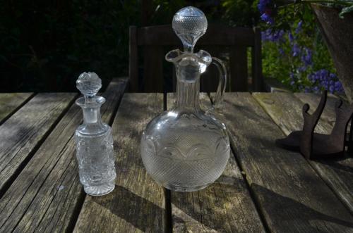 2 Kristallen karafjes in goede staat.