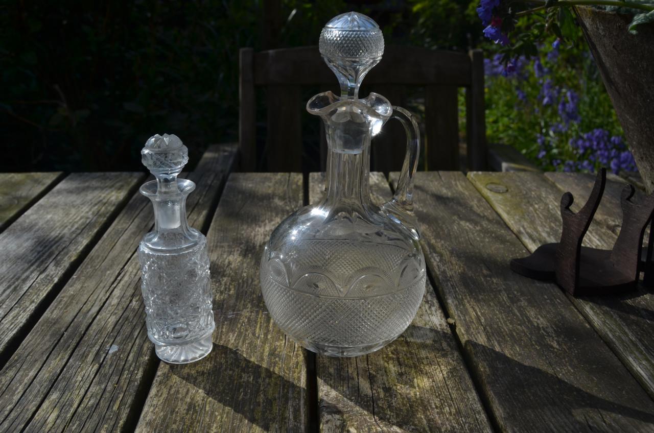 2 Kristallen karafjes in goede staat.