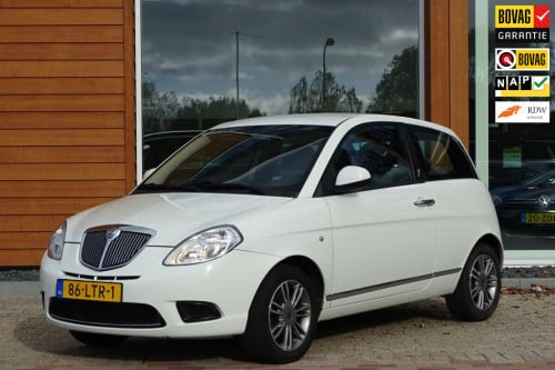 Lancia Y(psilon) 1.2 argento 60-pk 3-drs