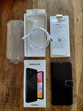 Samsung galaxy A14 met extra 32 gb geheugenkaart.