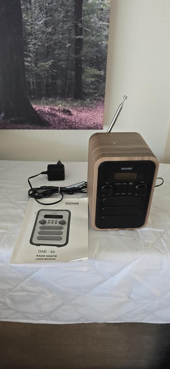 DAB RADIO PLASTIC NOG OP DISPLAY