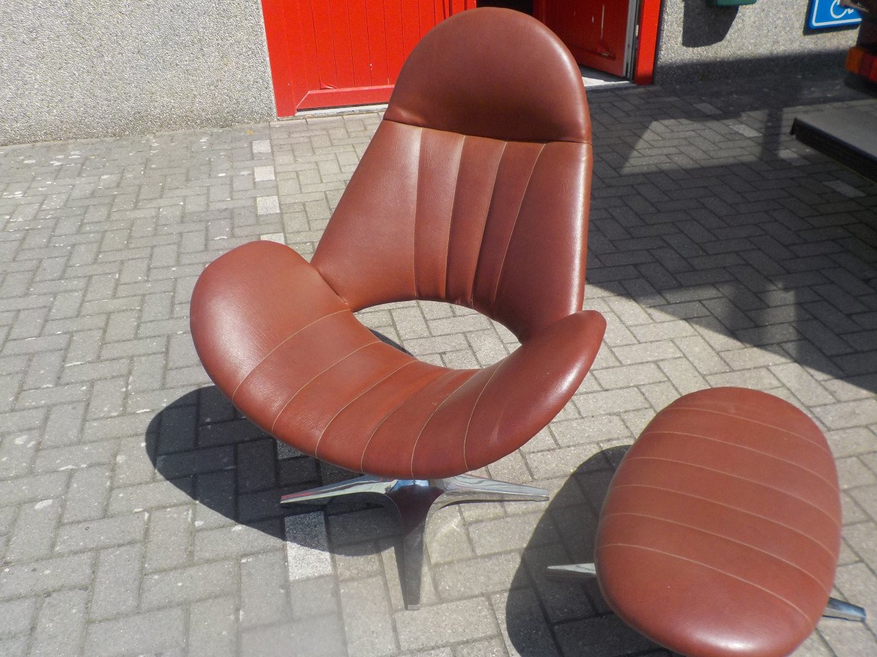 Zeer mooie kwaliteit leren fauteuil met voetenbank in zeer goede staat