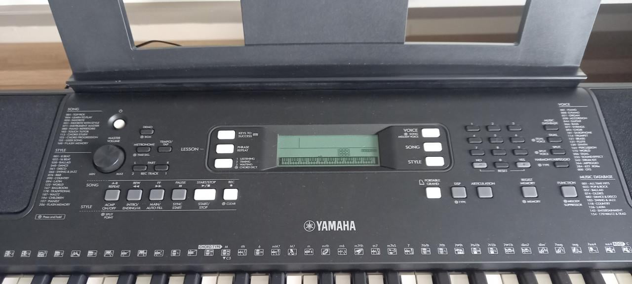 Yamaha PSR-E373 keyboard incl. standaard