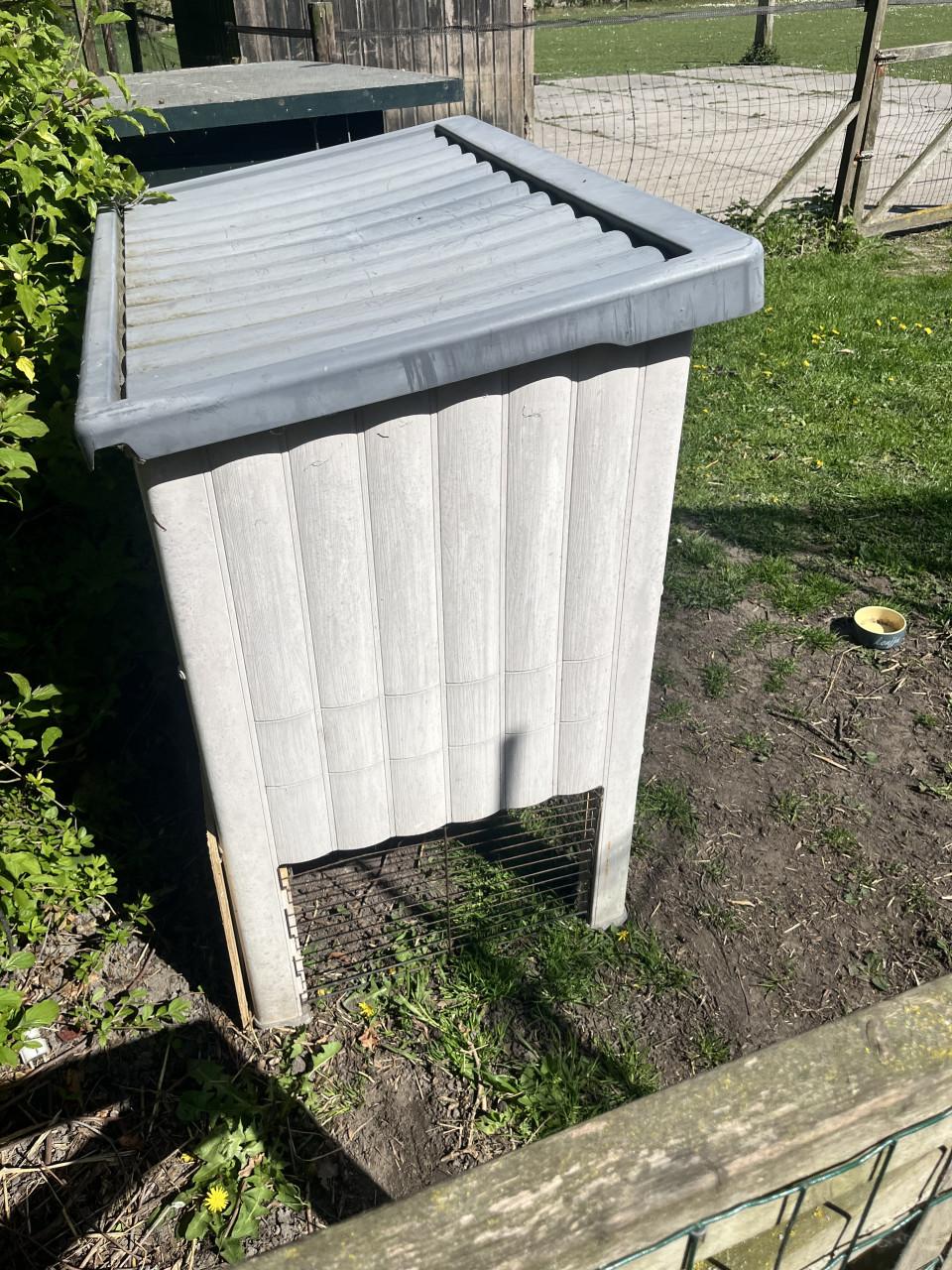 Konijnhok plus konijn