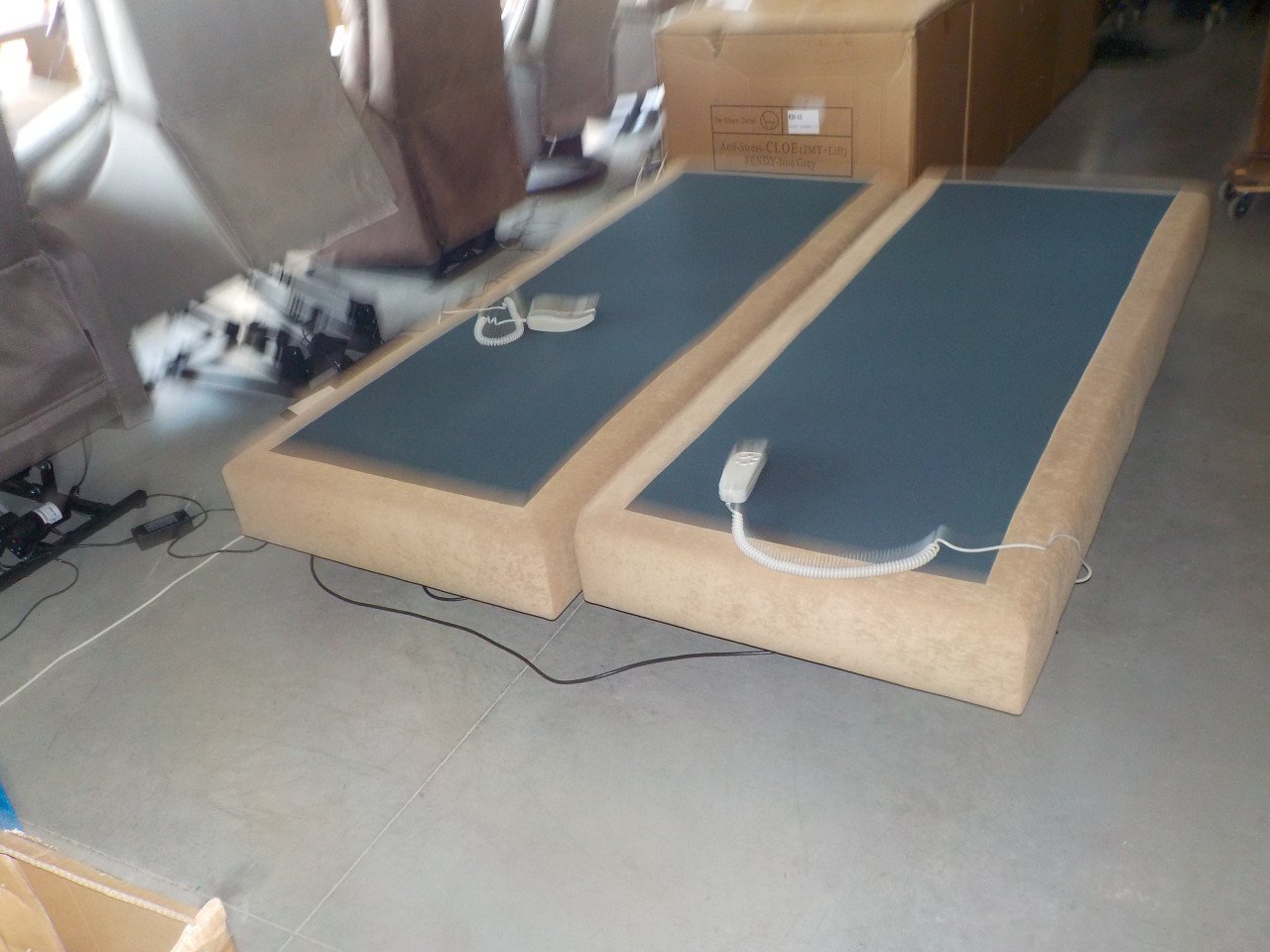 2 boxsprings met 2 matrassen 80 x 200 cm in goede staat setprijs 150 euro