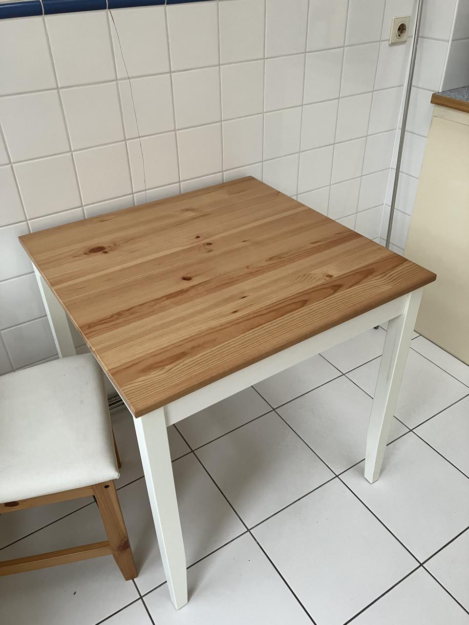 Vierkante houten TAFEL