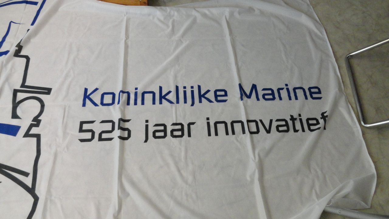Vlaggen – Koninklijke Marine 525 jaar –zie foto’s Collectors item