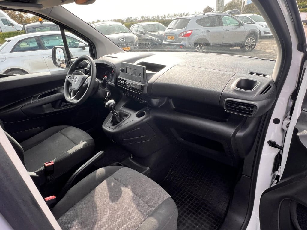 Opel Combo 1.5d l1h1 edition, trekhaak enz...