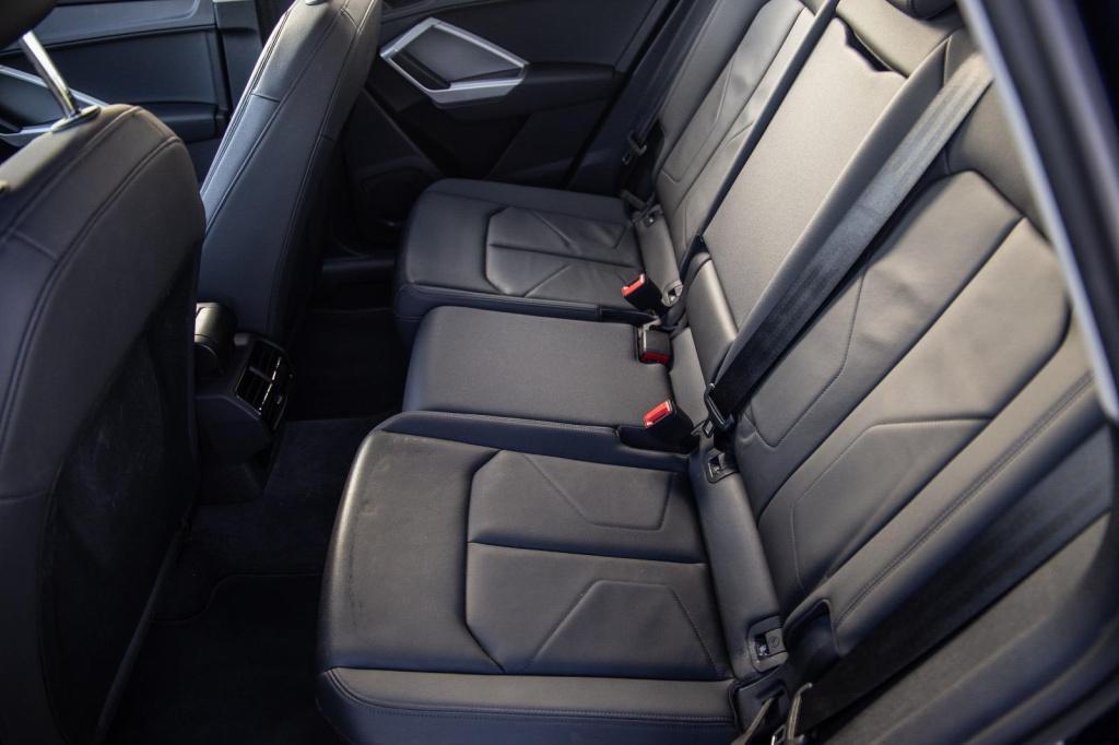 Audi Q3 45 tfsi e edition automaat / plug in hybrid / stoelverwarming / lee