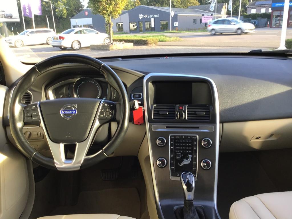 Volvo XC60 2.0 t5 fwd summum