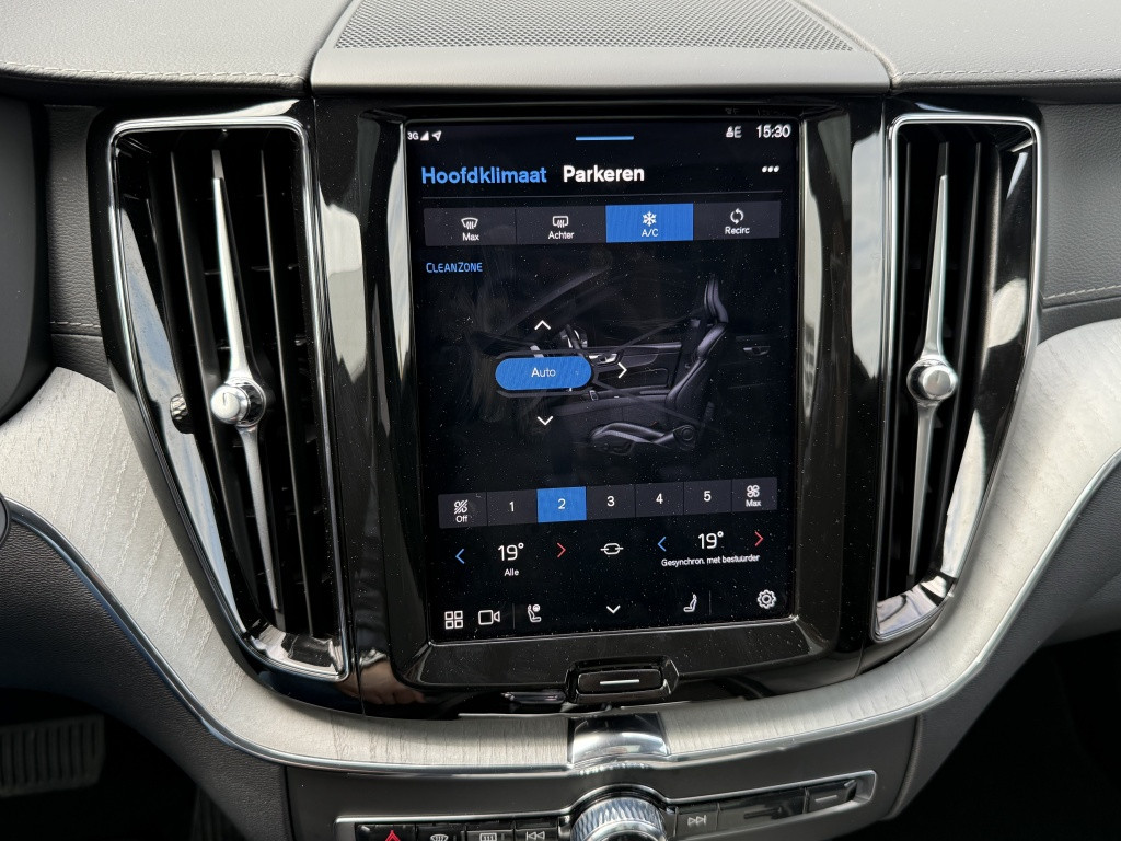 Volvo XC60 t8 455pk recharge ultra dark| full options ! luchtvering b&w sou