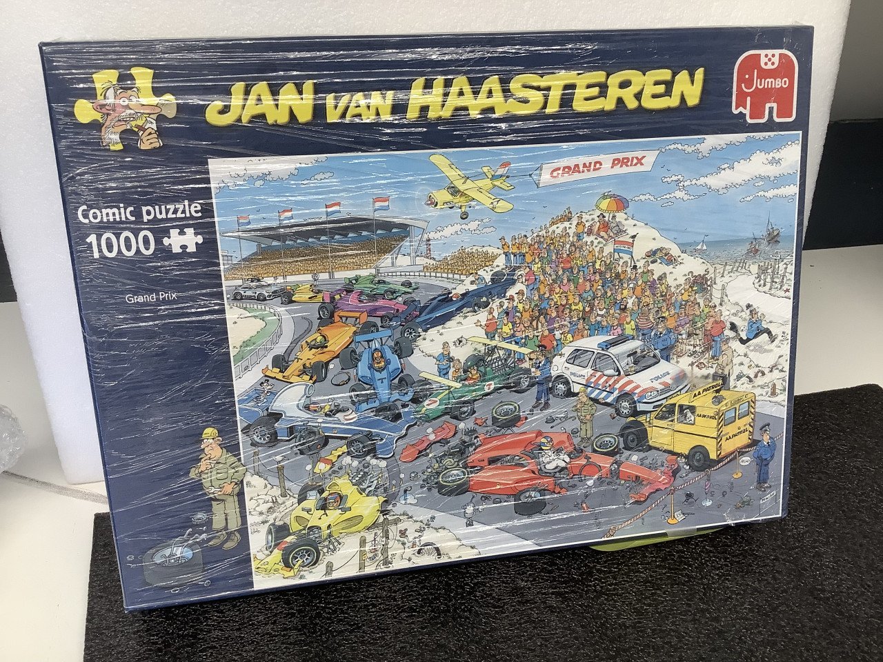 Puzzels van Jan van Haasteren. 1x 1000 en set van 3 x 1000 stukjes.