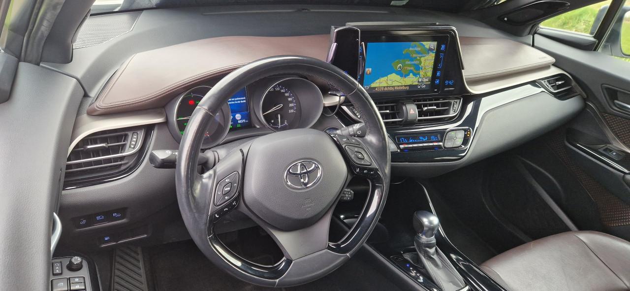Toyota chr 1.8 hybride bi-tone plus,trekhaak,leder,led