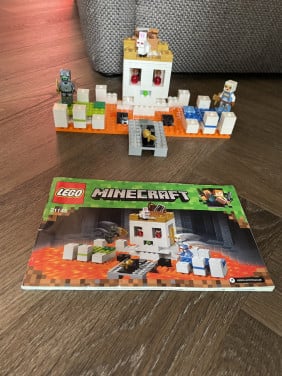 Lego Minecraft: De schedelarena 21145