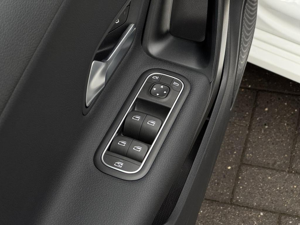 Mercedes-Benz Cla shooting brake 180 automaat, nl-auto!