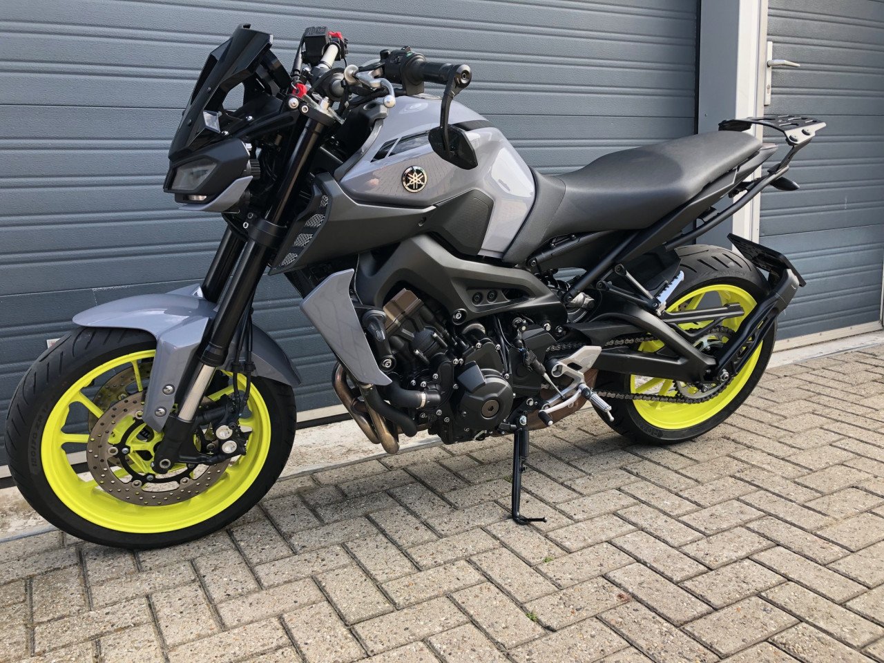 Puntgave Yamaha MT09 uit 2017 met 31dkm, diverse extra's, rijklaar €7350,-
