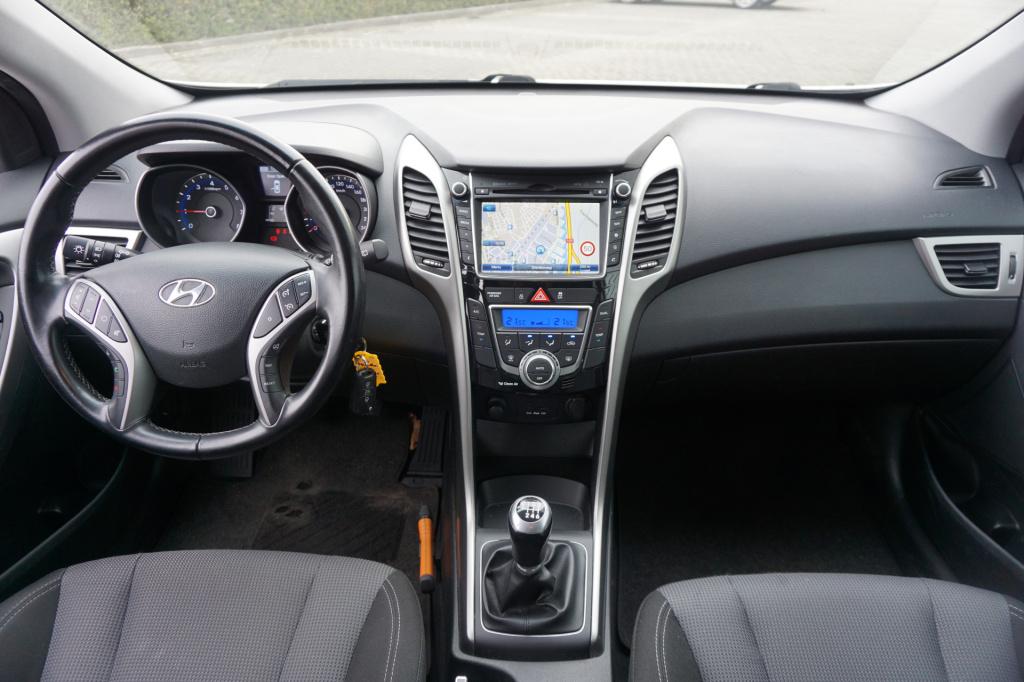 Hyundai I 30 1.6 gdi i-motion plus climate / navi / cruise / camera / parke