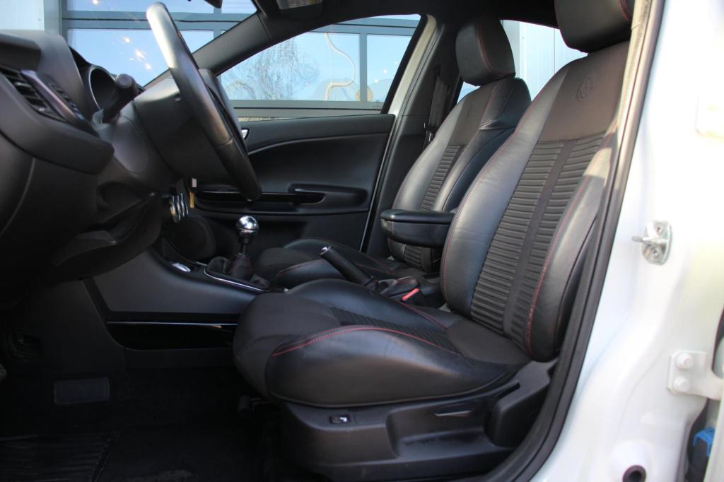 Alfa Romeo Giulietta 1.4 turbo super- sportiva - leer/alcantara - stoelverw