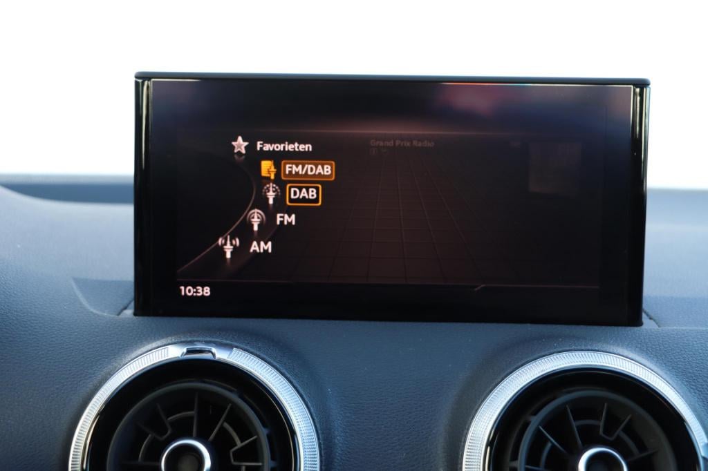 Audi Q2 35 tfsi s edition 150pk s tronic panorama dak | stoelverwarming