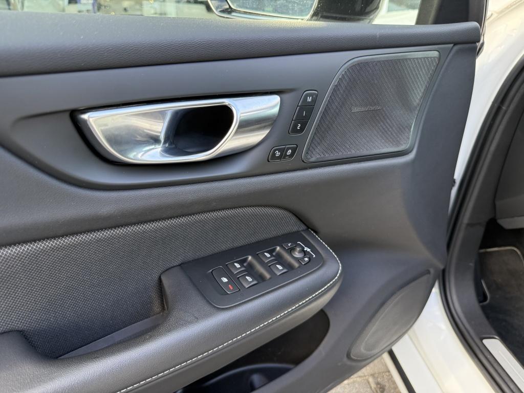 Volvo V60 t6 340pk recharge r-design| panodak| adap.cruise| 360camera| awd