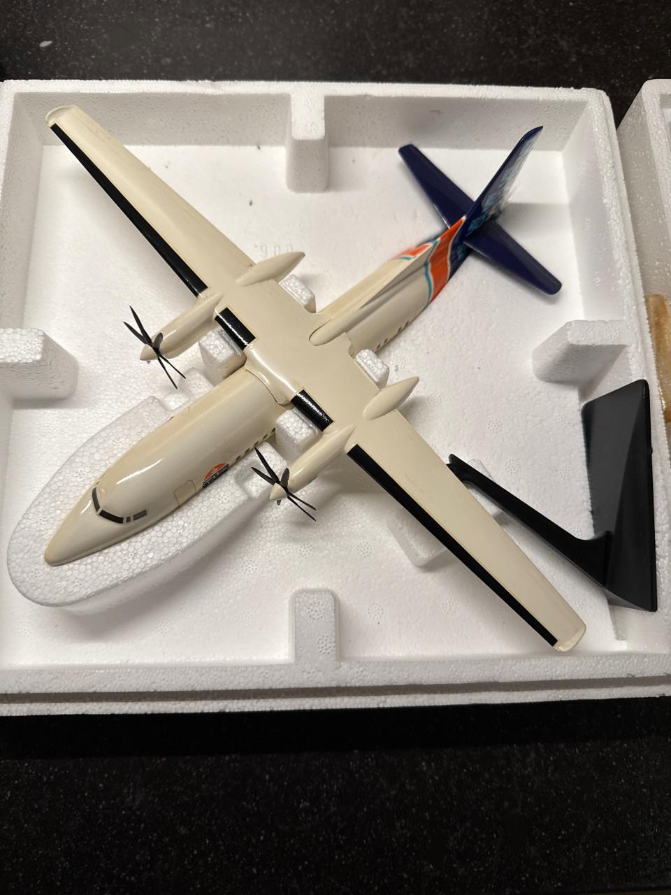 Model vliegtuigen Fokker 50 en 100