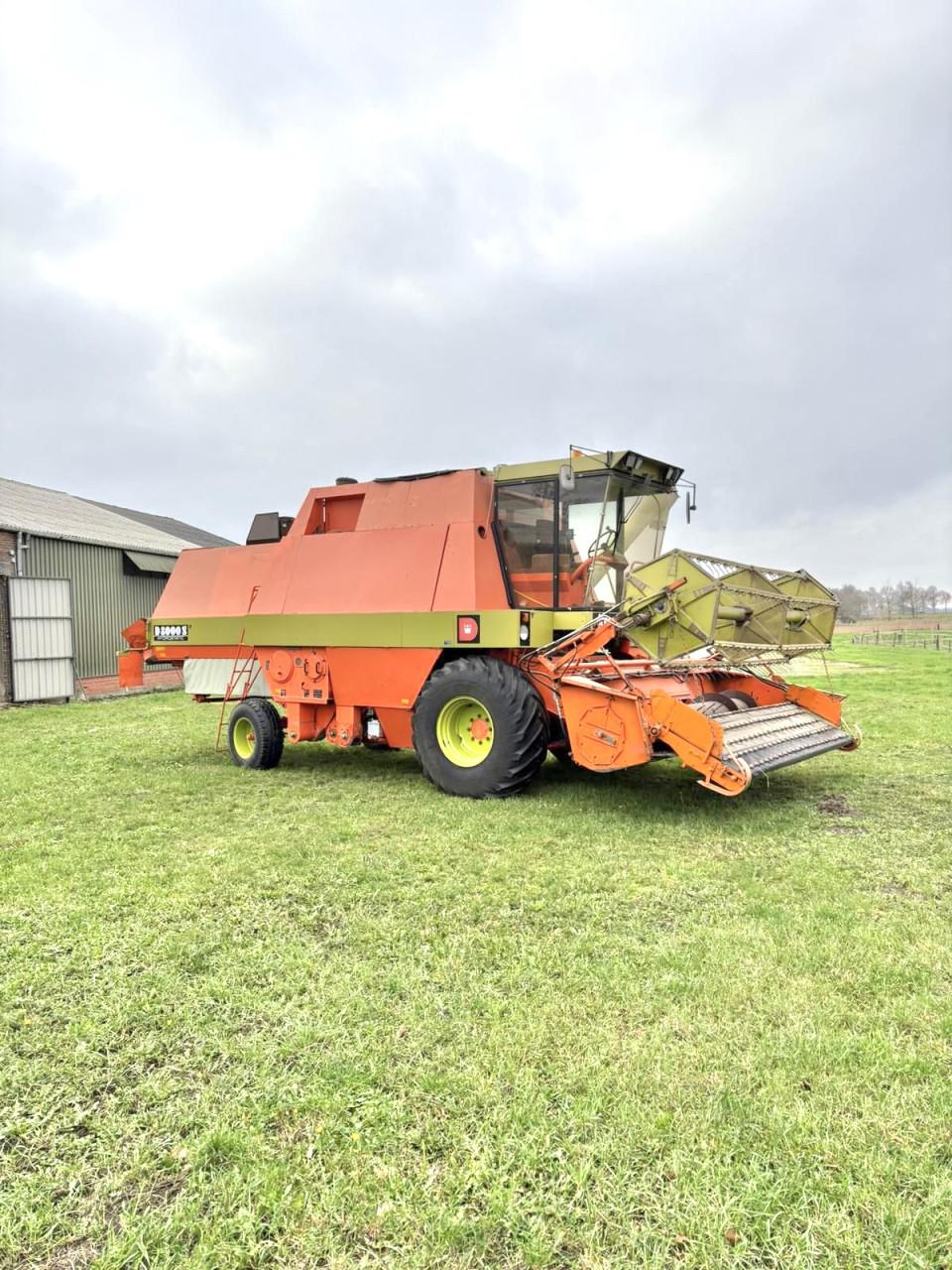 Dronningborg D 8000 S Combine