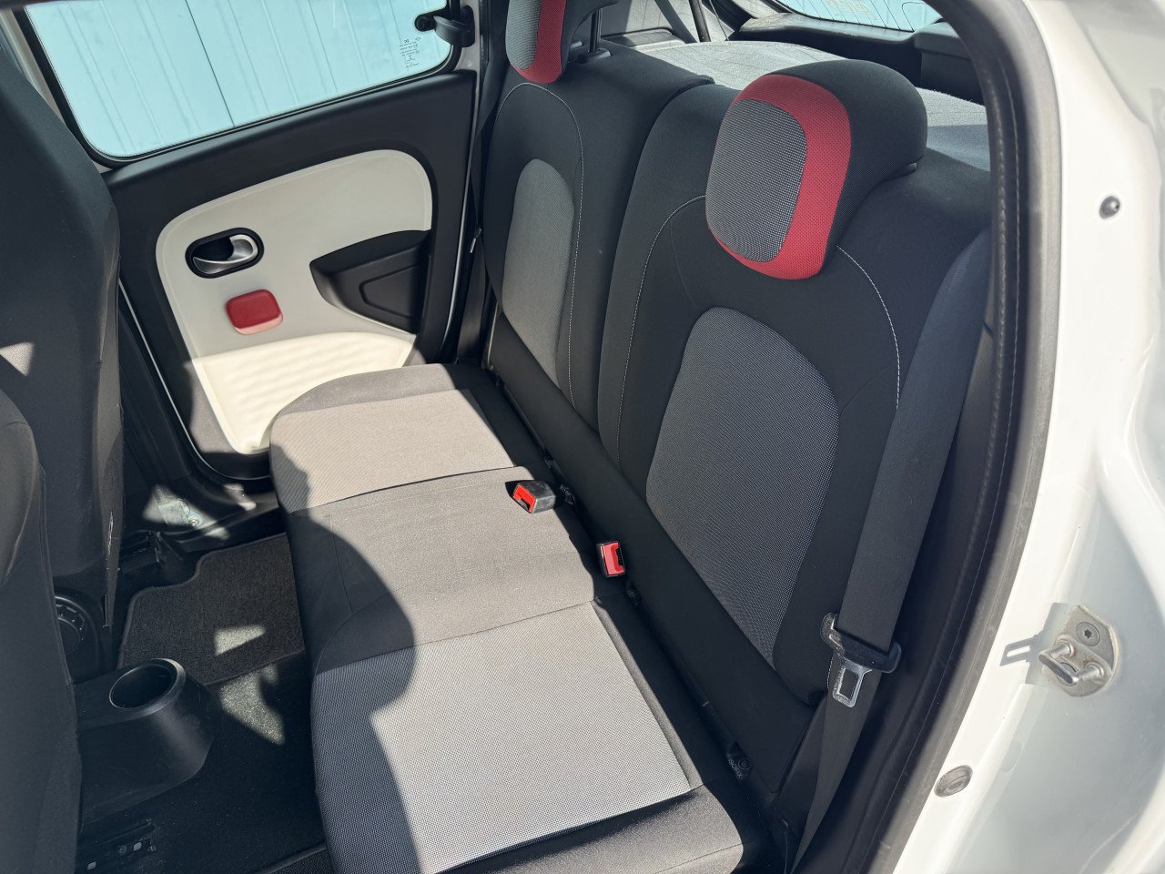 Zeer Leuke Renault Twingo klaar om mee weg te rijden!