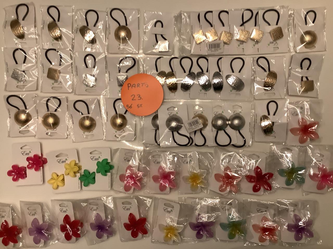 Partij leuke haarclips/haarspelden en haarelastieken. ( partij 23)