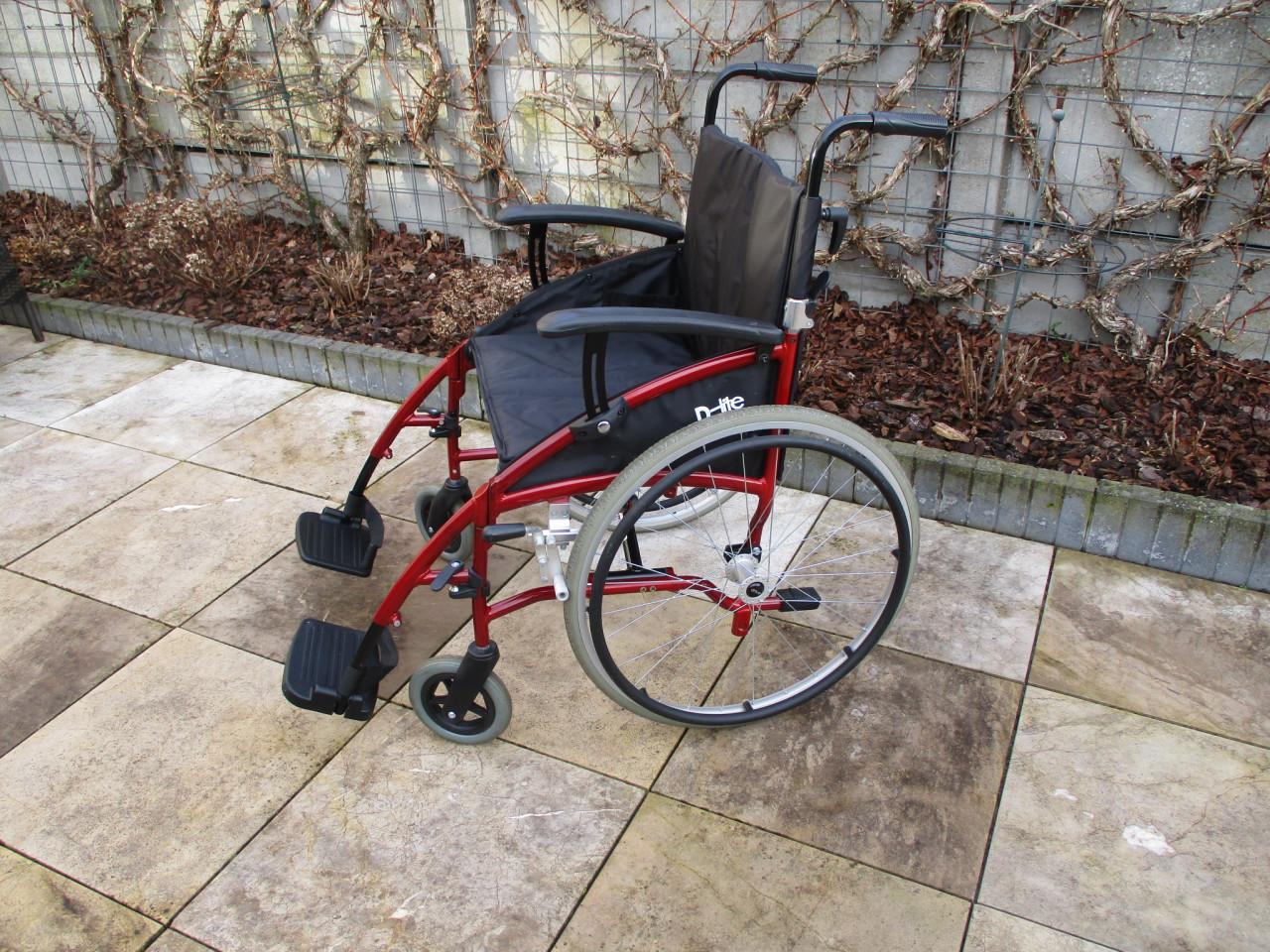 Nieuw Drive opvouwbare lichtgewicht rolstoel met anti-lekbanden