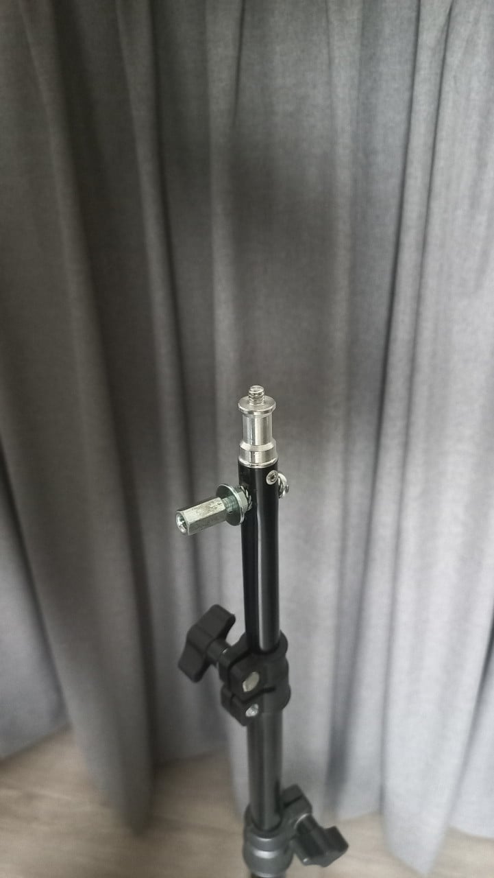 Klein statief (250 cm) voor bv fototoestel, lichte lamp of laserwaterpas
