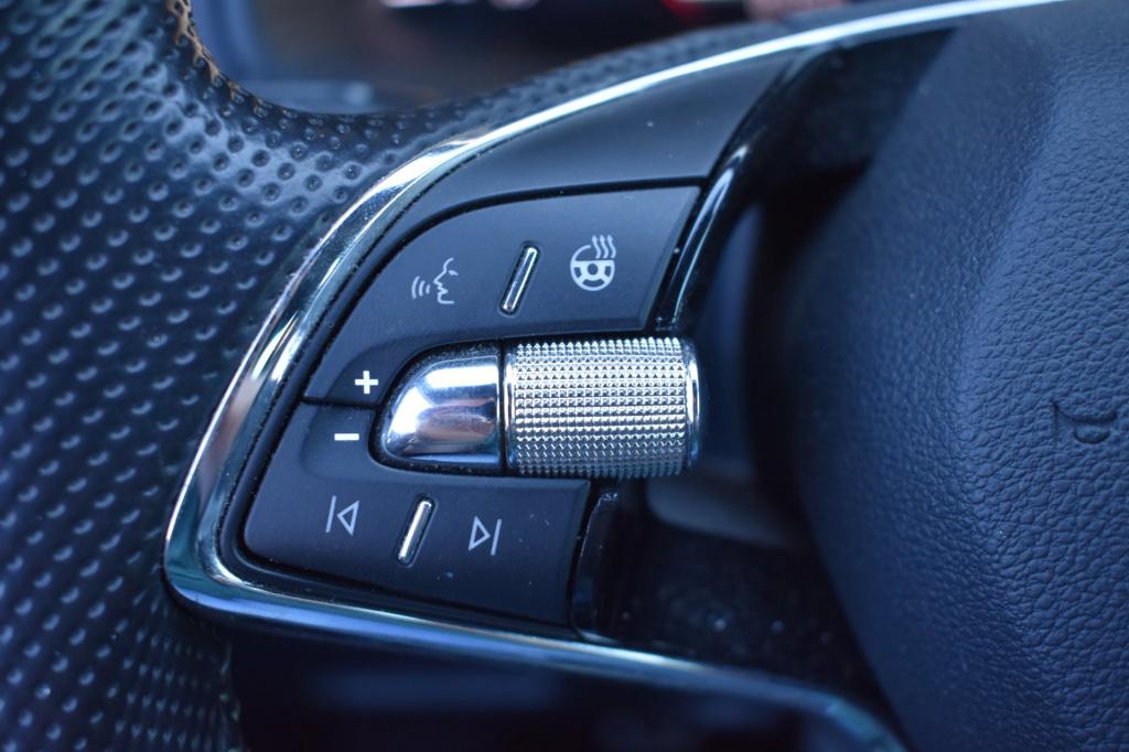 Skoda Karoq 1.5 tsi act sportline | camera | nap | stoelverwarming | apple 