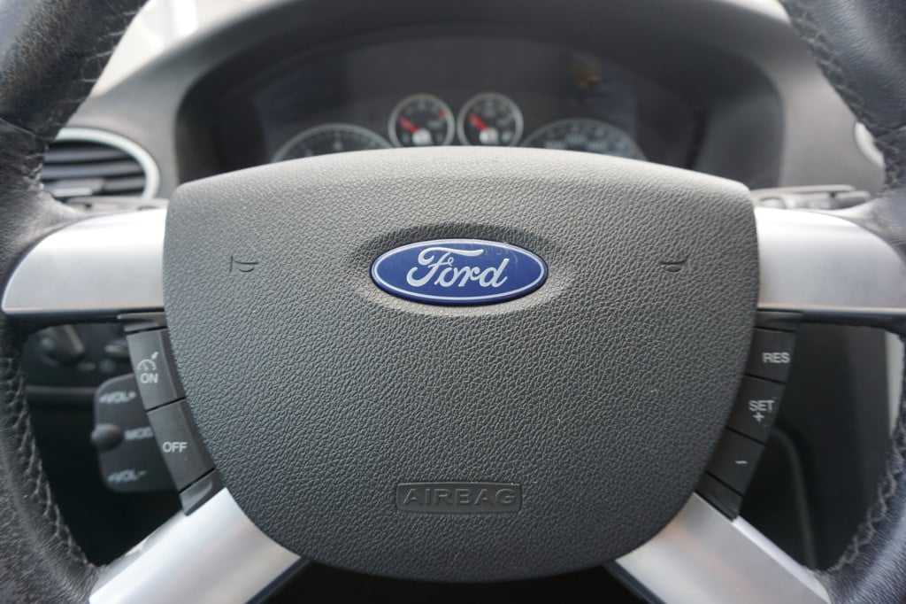 Ford Focus 1.6-16v first edition airco / elektr. ramen / lm velgen / trekha