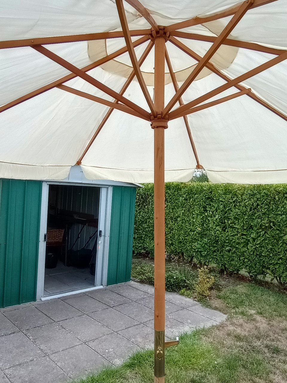 Parasol met zware voet (gereserveerd)
