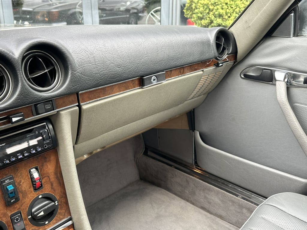 Mercedes-Benz Sl 280 sl i automaat i hout inleg i kroonkurk velgen i airco 
