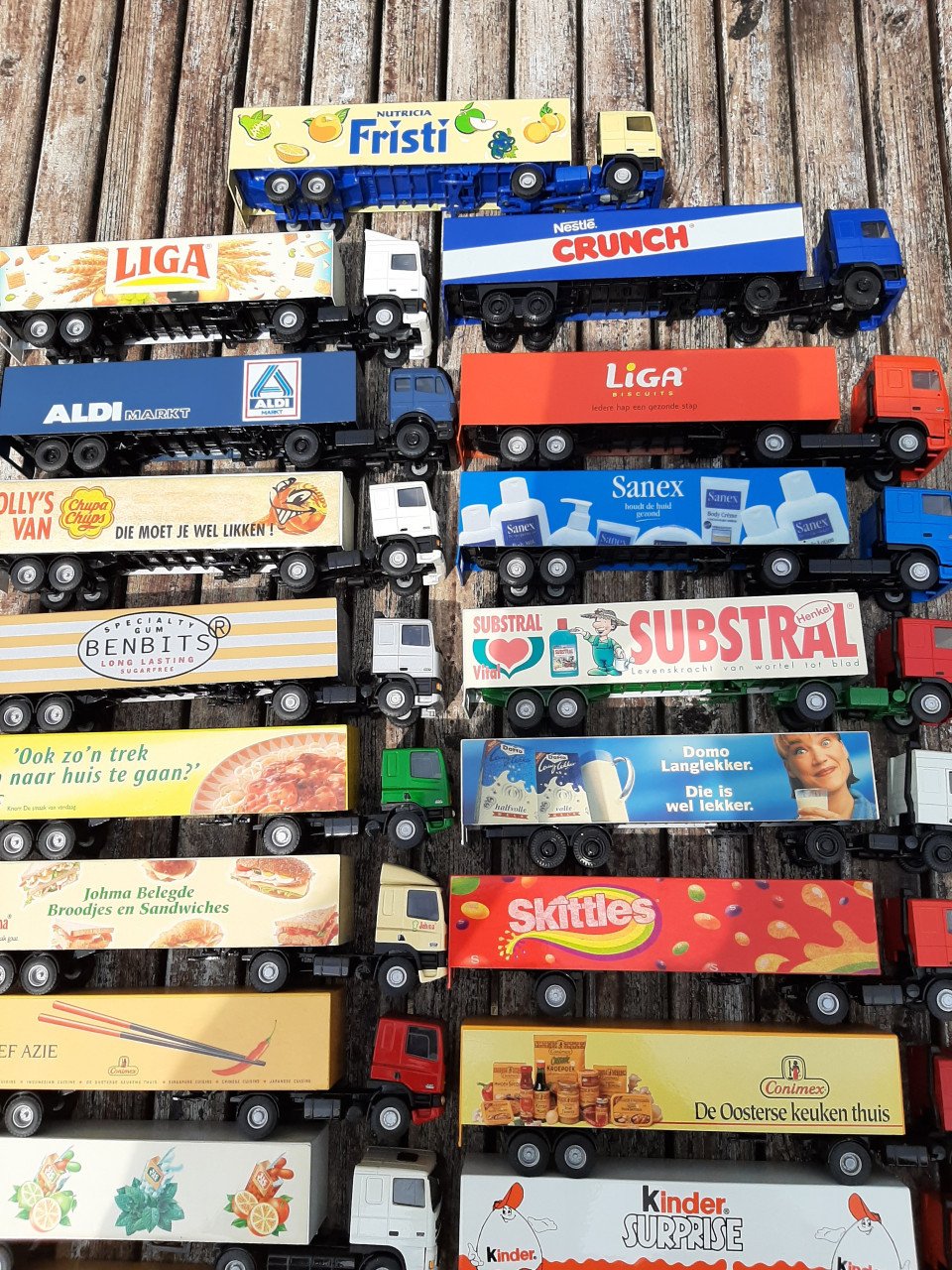 45 lion car vrachtwagens, 20 in doos en 25 los, 9 spiegelsets5 lege dozen