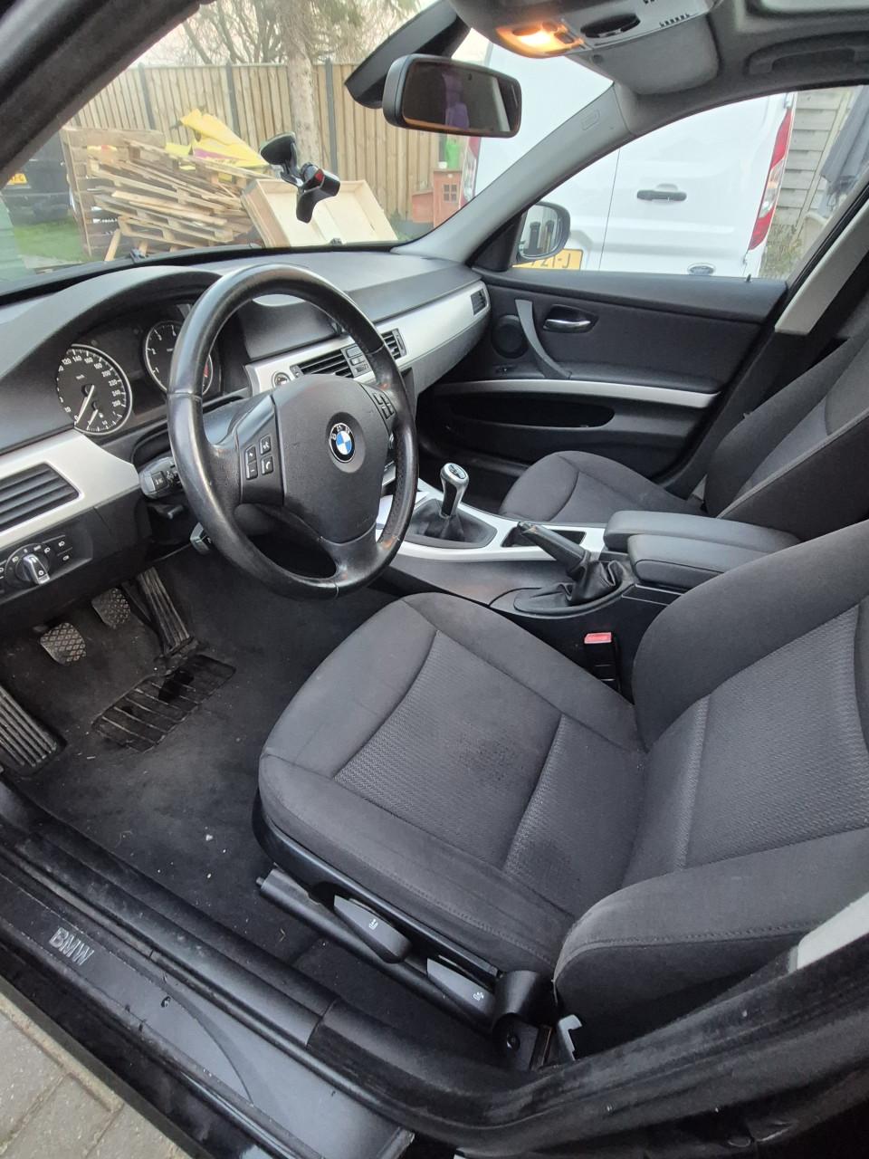 BMW 318i, 2009