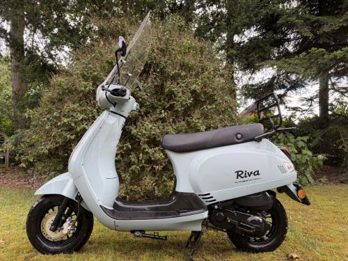 Riva scooter 45 km/u – 2.592 km – Windscherm – Bouwjaar 2023