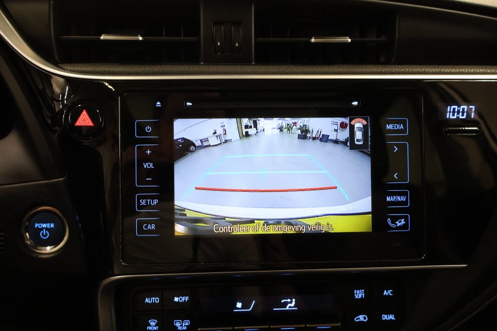 Toyota Auris touring sports 1.8 hybrid lease pro