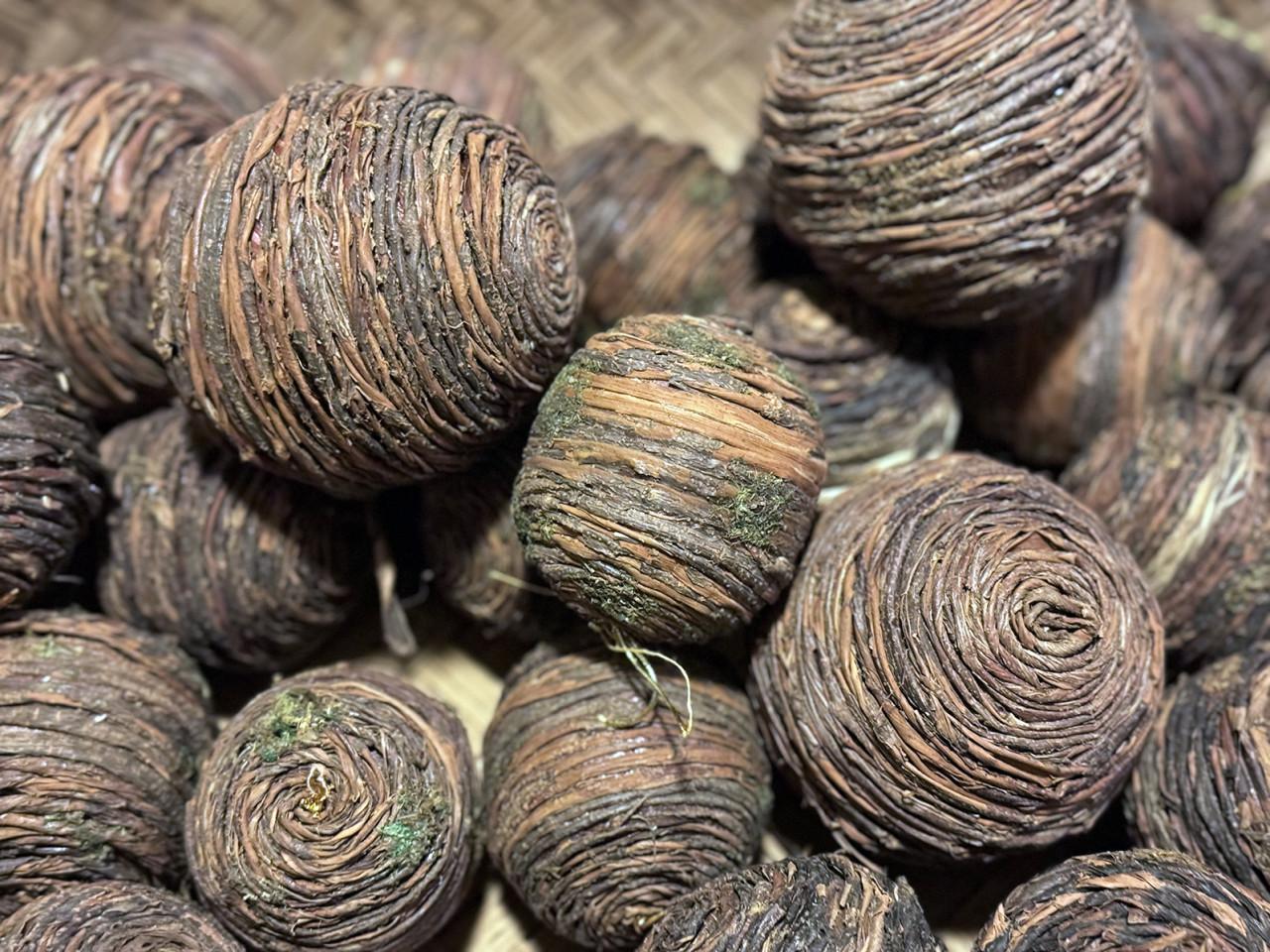 Kerstboom decoratie van natuurlijke materialen