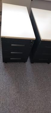 Ladeblok, zwart met houten bovenkant