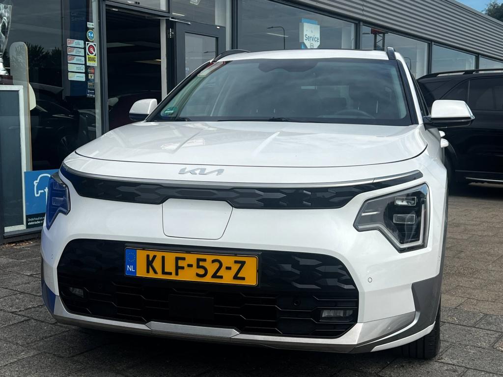 Kia Niro Ev executiveline 64.8 kwh full option, trekhaak afn. pearl white