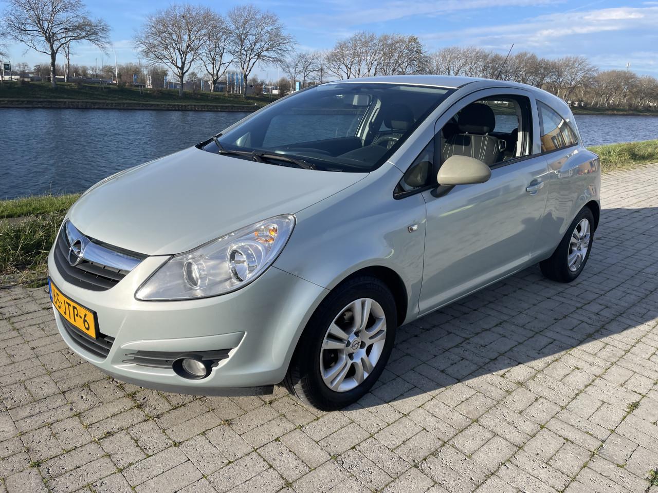 Opel corsa 1.2 16v edition automaat 87000km
