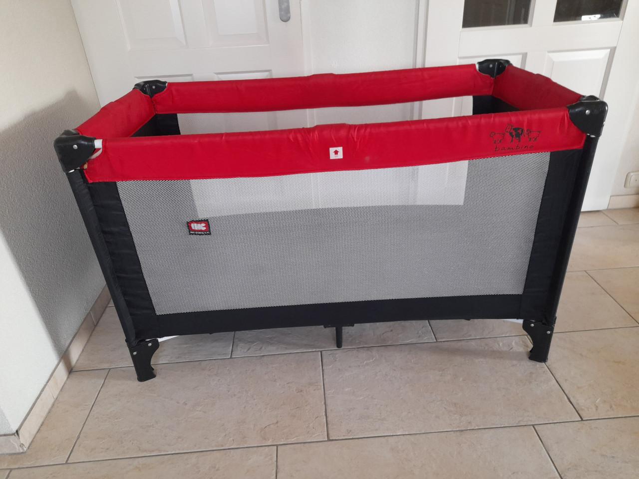 Camping bedje met matras ( in goede staat )