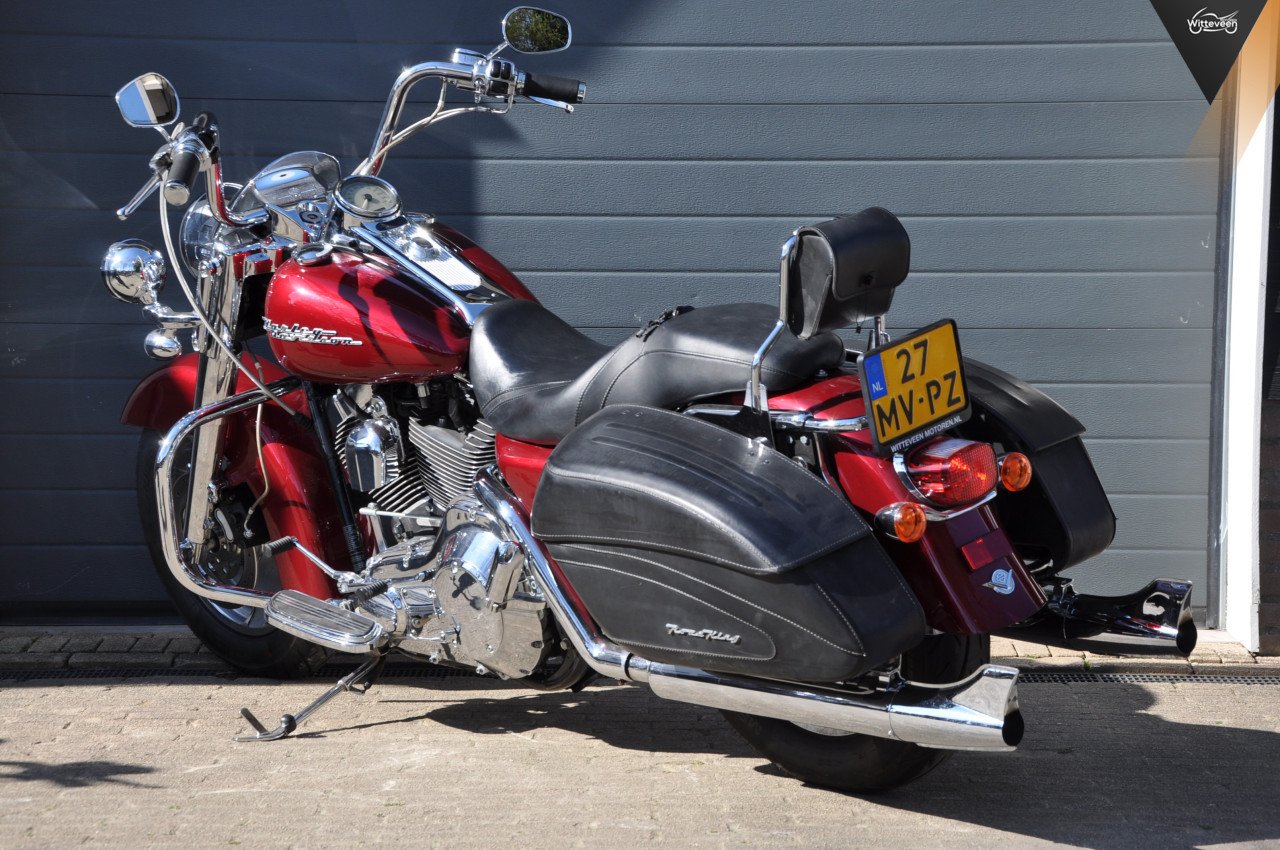 Harley Davidson FLHRSI Road King Custom Strakke motor!