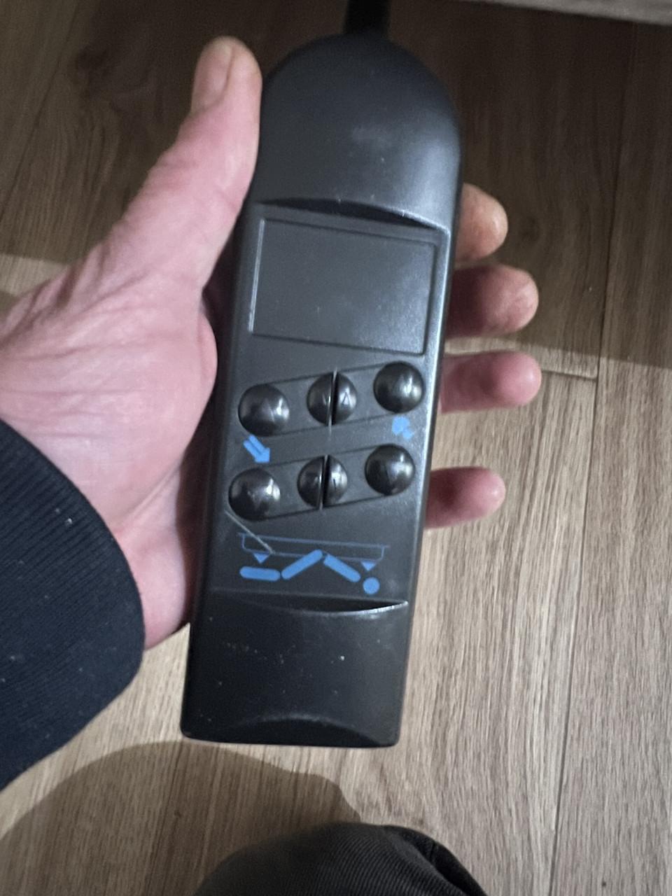 Seniorenbed met elektrisch verstelbaar hoofd en voeteinde 200x90 cm.