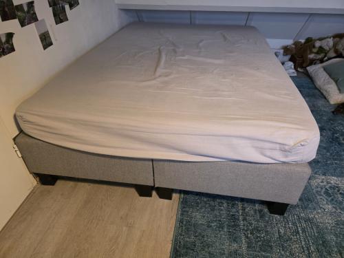 Bed aangeboden